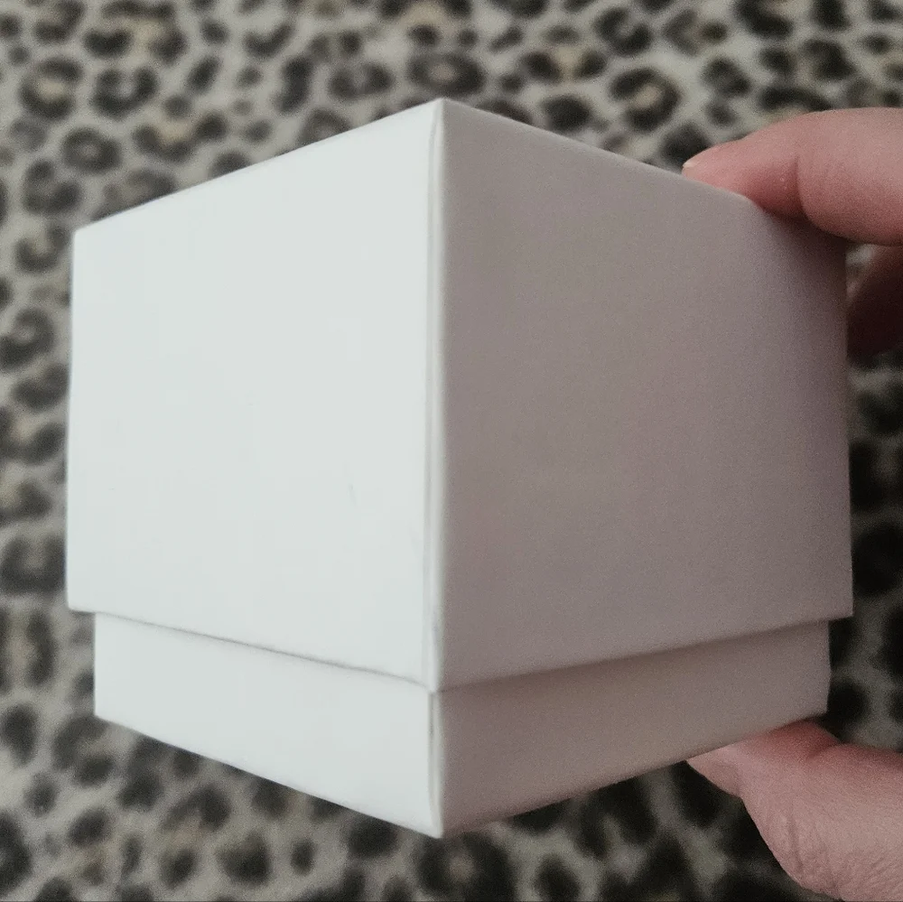 Fossil Solid White Cardboard Paper Packaging Watch Storage Box with Watch Pillow